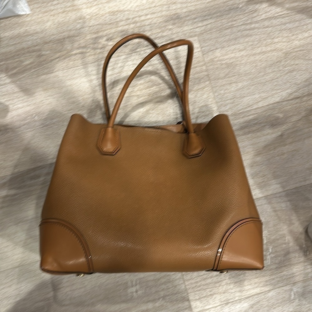 Michael Kors MD center zip tote - Picture 6 of 11